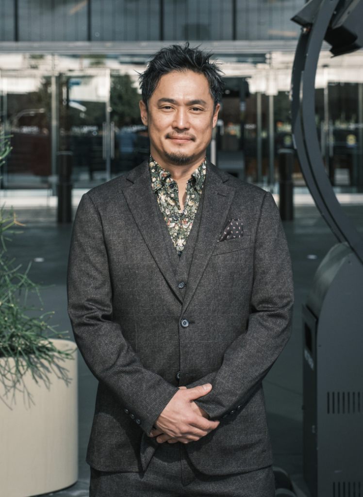 Taichi Seki standing in front of a building